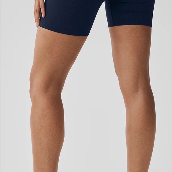 Alo 5" Seamless Ribbed Favorite Short - Picture 4 of 5